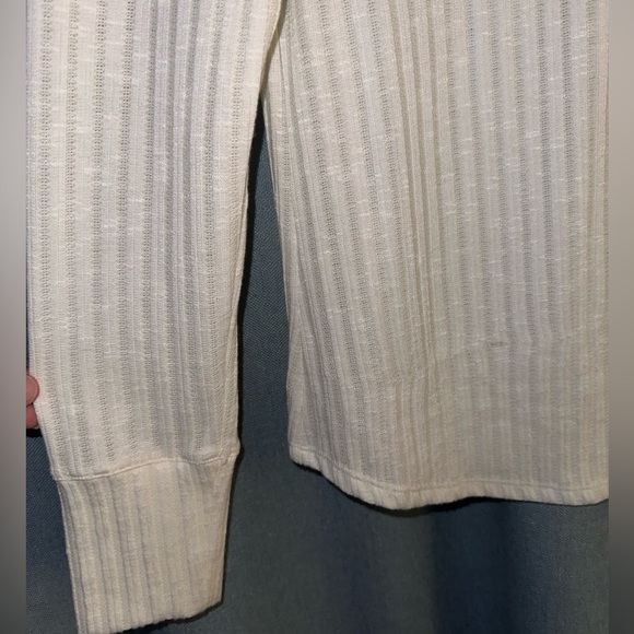 Lace Ruffle Long Sleeve Cream blouse - Picture 4 of 6